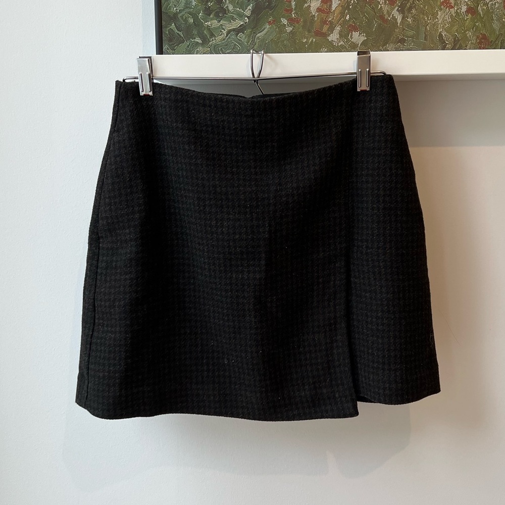 Uniqlo mini skirt